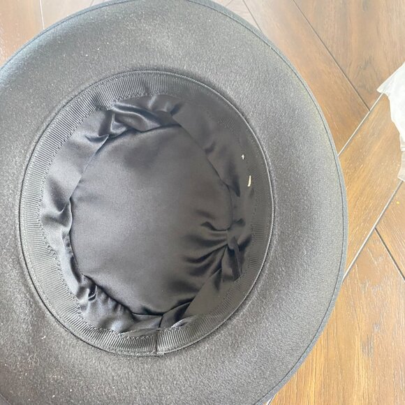 Great funky hat! - Picture 3 of 3